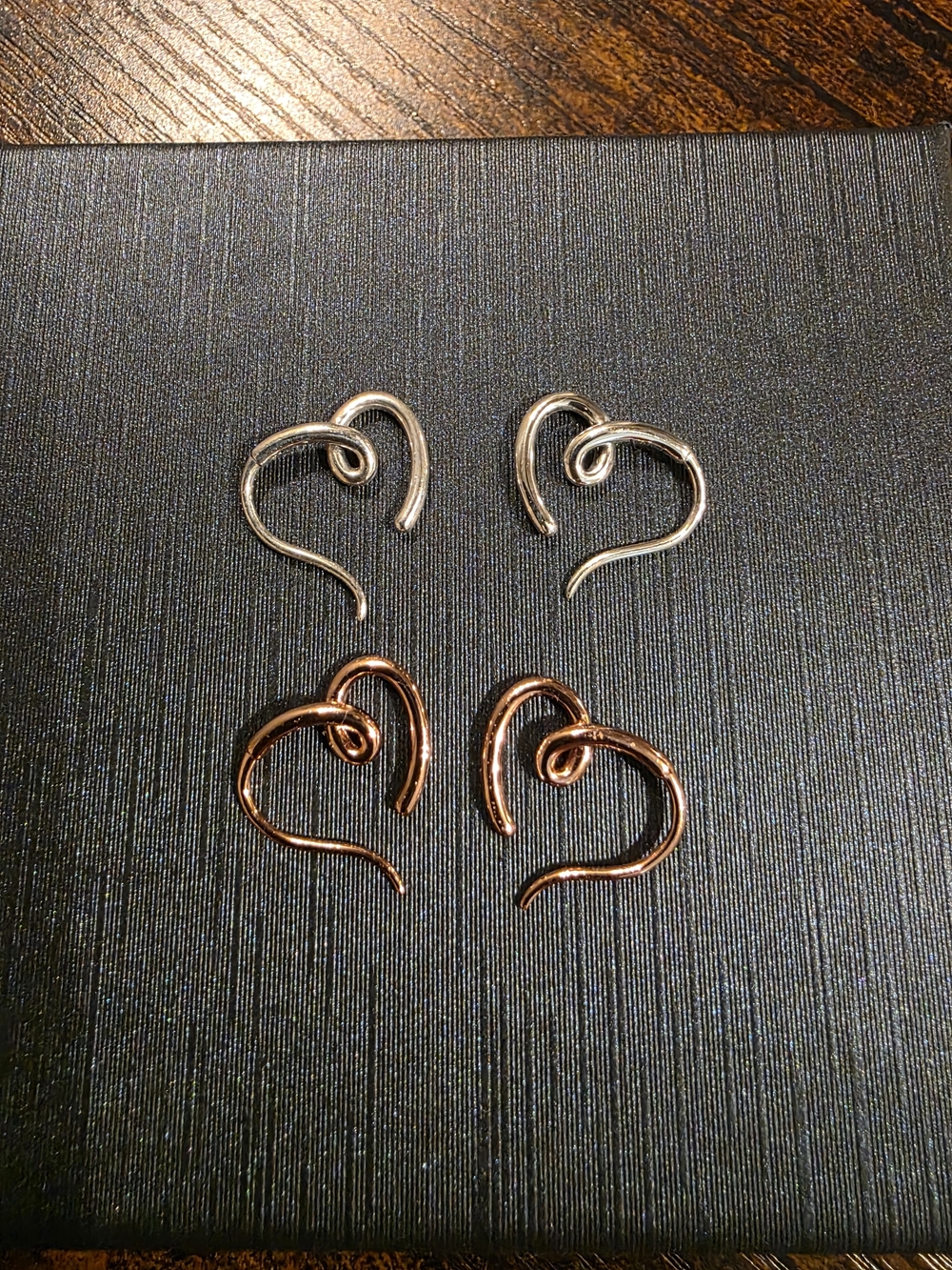 Heart-Shaped Wire Hoop Earrings in Silver and Rose Gold - Set of 2 Pairs